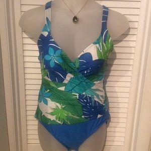 Beach Bay size 16 colorful one piece. EUC